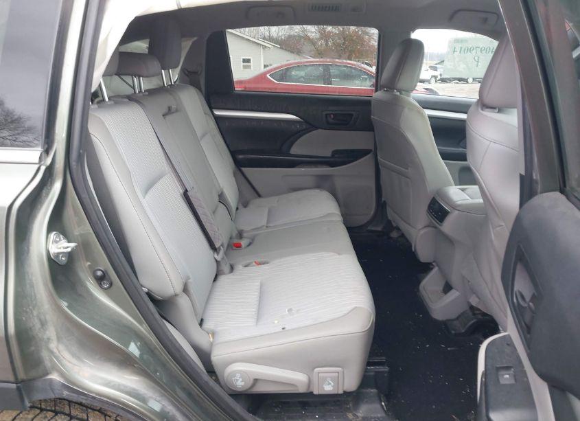 Photo 8 of 2018 Toyota Highlander LE PLUS (VIN 5TDBZRFH6JS847880)