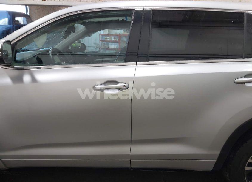 Photo 14 of 2018 Toyota Highlander LE PLUS (VIN 5TDBZRFH6JS849712)