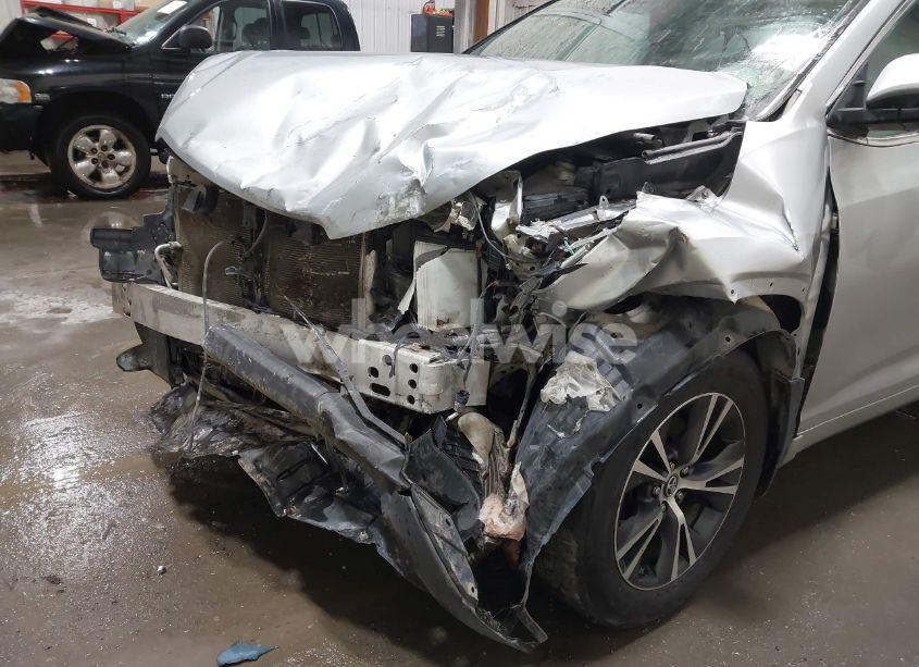 Photo 6 of 2018 Toyota Highlander LE PLUS (VIN 5TDBZRFH6JS849712)