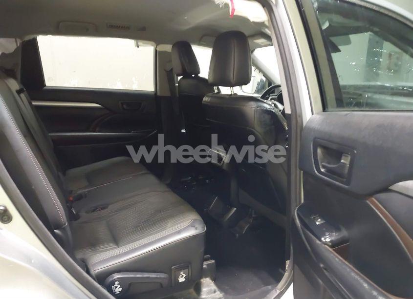 Photo 8 of 2018 Toyota Highlander LE PLUS (VIN 5TDBZRFH6JS849712)