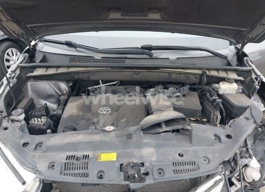 Photo 10 of 2018 Toyota Highlander LE (VIN 5TDBZRFH6JS908998)