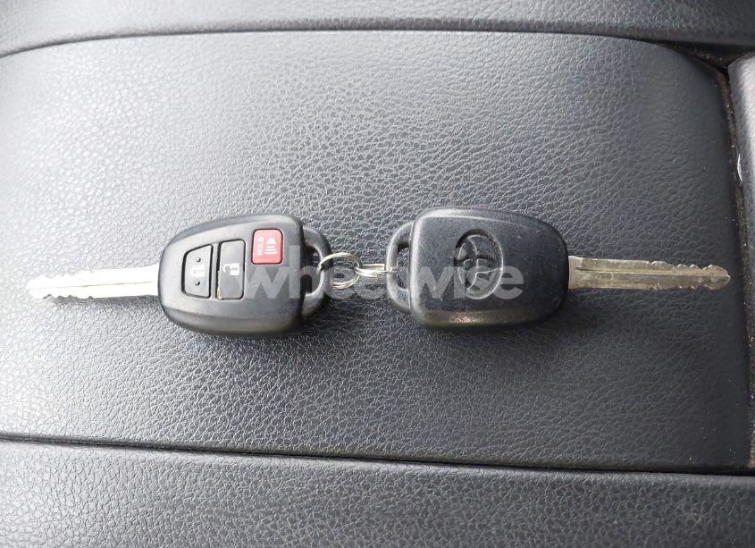 Photo 11 of 2018 Toyota Highlander LE (VIN 5TDBZRFH6JS908998)