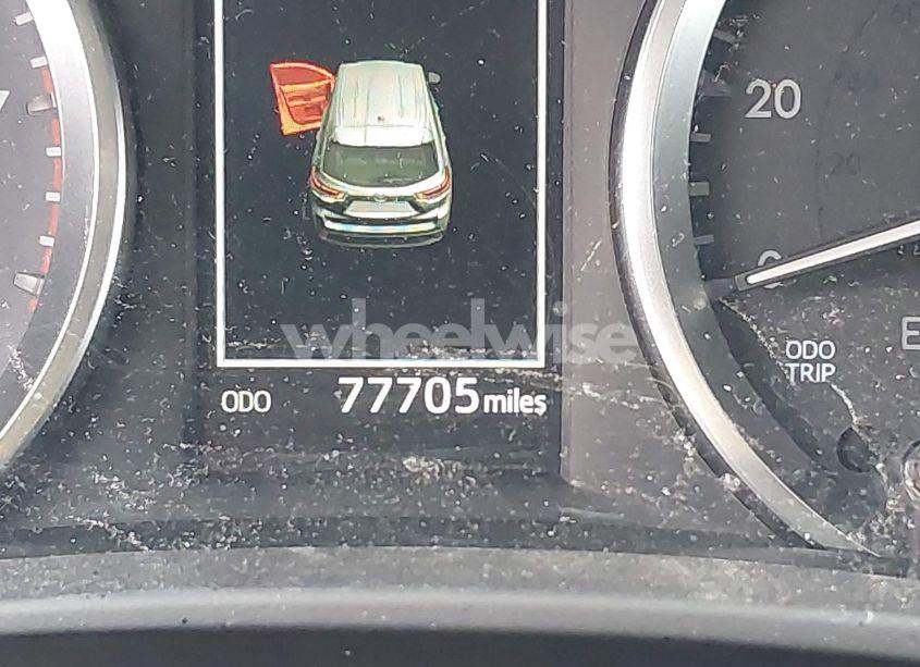 Photo 15 of 2018 Toyota Highlander LE (VIN 5TDBZRFH6JS908998)