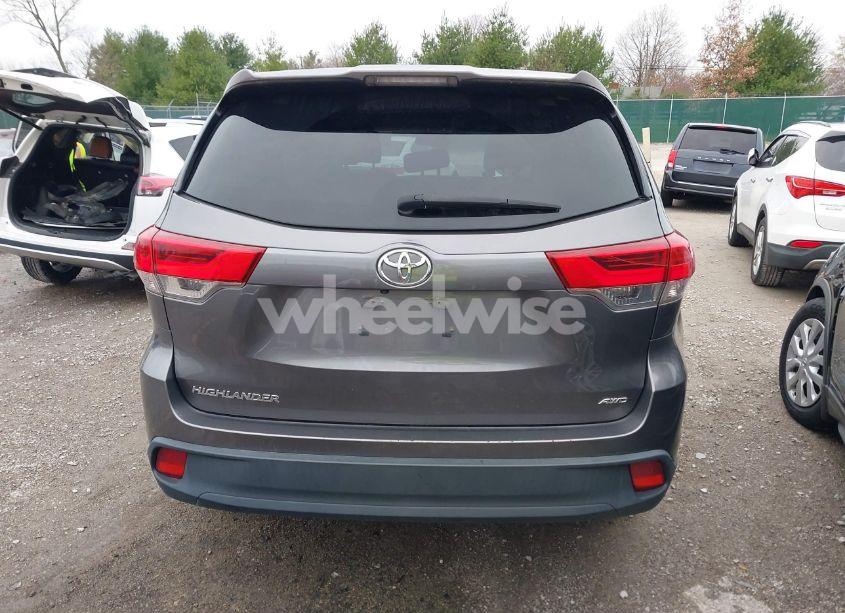 Photo 16 of 2018 Toyota Highlander LE (VIN 5TDBZRFH6JS908998)