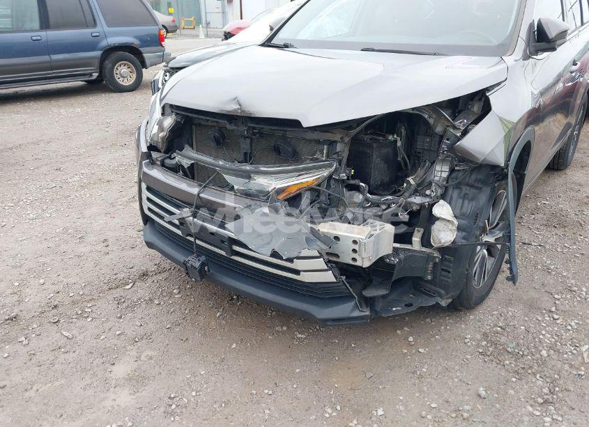 Photo 6 of 2018 Toyota Highlander LE (VIN 5TDBZRFH6JS908998)