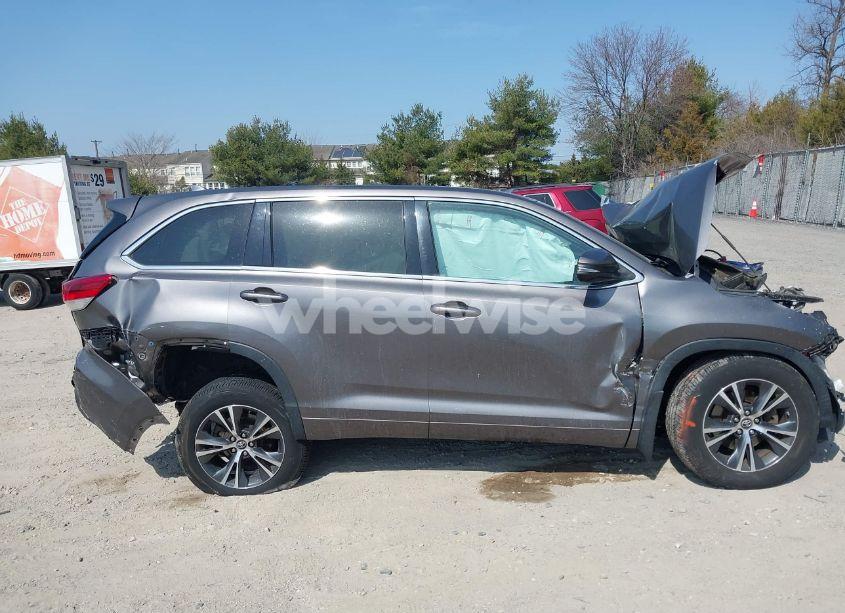 Photo 13 of 2017 Toyota Highlander LE PLUS (VIN 5TDBZRFH7HS410075)