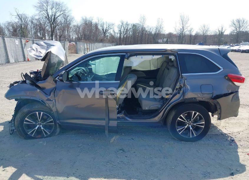 Photo 14 of 2017 Toyota Highlander LE PLUS (VIN 5TDBZRFH7HS410075)