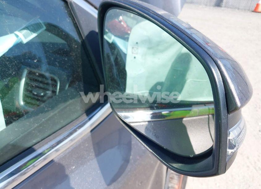 Photo 5 of 2017 Toyota Highlander LE PLUS (VIN 5TDBZRFH7HS410075)