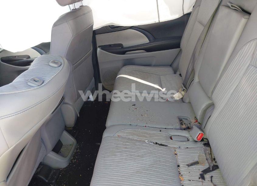 Photo 8 of 2017 Toyota Highlander LE PLUS (VIN 5TDBZRFH7HS410075)