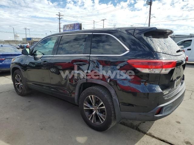 Photo 12 of 2018 TOYOTA HIGHLANDER LE N/A (VIN 5TDBZRFH7JS809915)