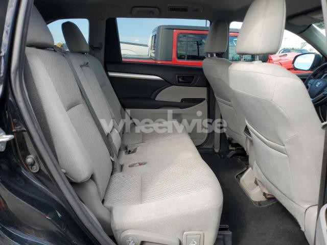 Photo 2 of 2018 TOYOTA HIGHLANDER LE N/A (VIN 5TDBZRFH7JS809915)