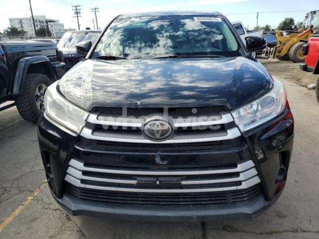 Photo 6 of 2018 TOYOTA HIGHLANDER LE N/A (VIN 5TDBZRFH7JS809915)