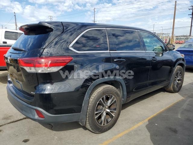 Photo 9 of 2018 TOYOTA HIGHLANDER LE N/A (VIN 5TDBZRFH7JS809915)