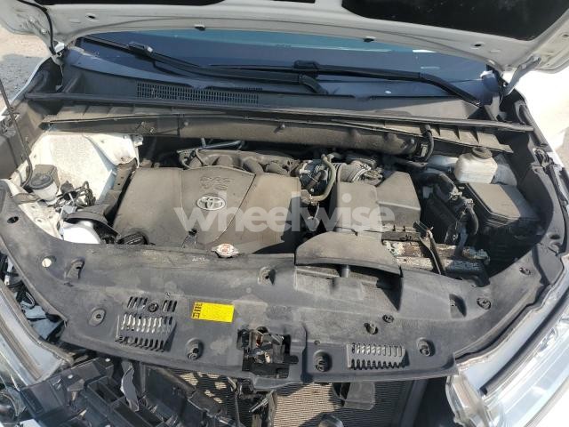 Photo 11 of 2019 TOYOTA HIGHLANDER LE N/A (VIN 5TDBZRFH7KS991147)