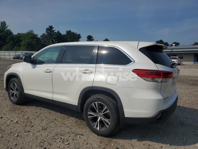 Photo 4 of 2019 TOYOTA HIGHLANDER LE N/A (VIN 5TDBZRFH7KS991147)