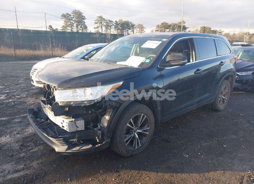 Photo 2 of 2017 Toyota Highlander LE PLUS (VIN 5TDBZRFH8HS398258)
