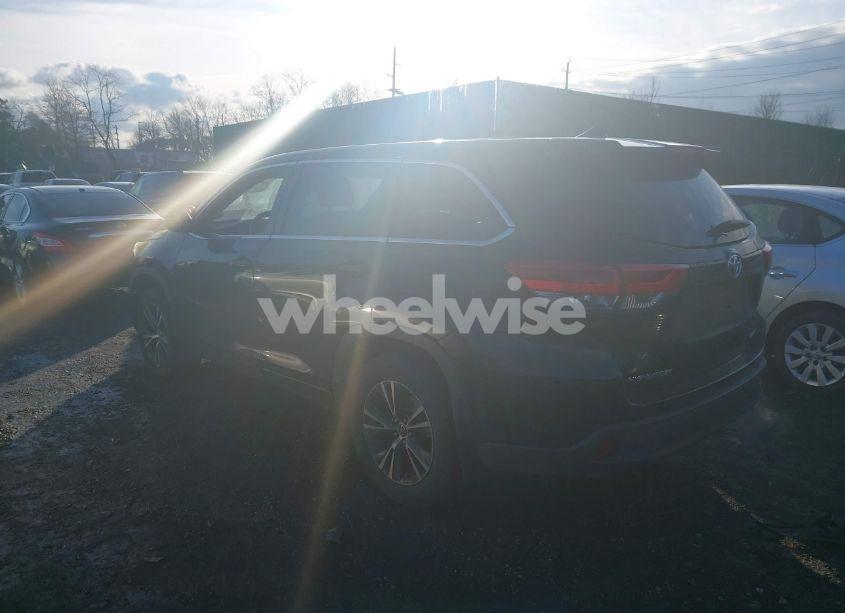 Photo 3 of 2017 Toyota Highlander LE PLUS (VIN 5TDBZRFH8HS398258)