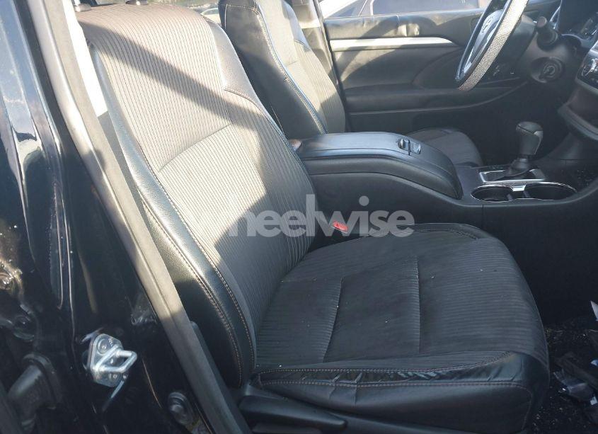 Photo 5 of 2017 Toyota Highlander LE PLUS (VIN 5TDBZRFH8HS398258)