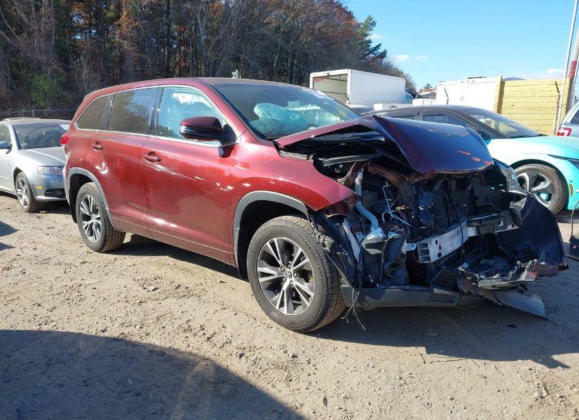 2017 Toyota Highlander LE (VIN 5TDBZRFH8HS429234) main photo