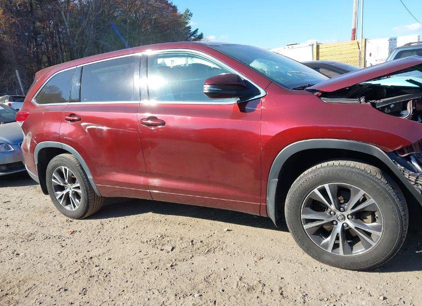 Photo 13 of 2017 Toyota Highlander LE (VIN 5TDBZRFH8HS429234)