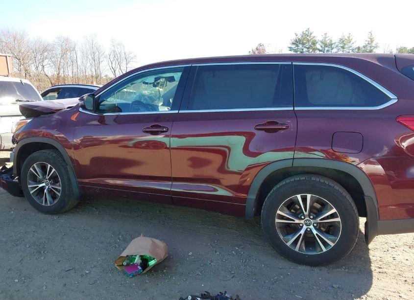 Photo 14 of 2017 Toyota Highlander LE (VIN 5TDBZRFH8HS429234)