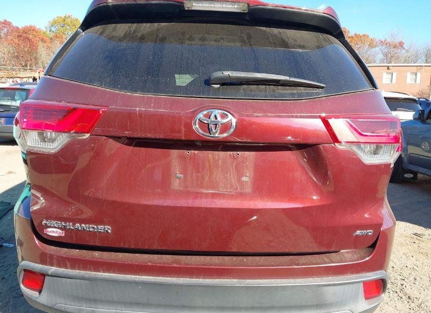 Photo 16 of 2017 Toyota Highlander LE (VIN 5TDBZRFH8HS429234)