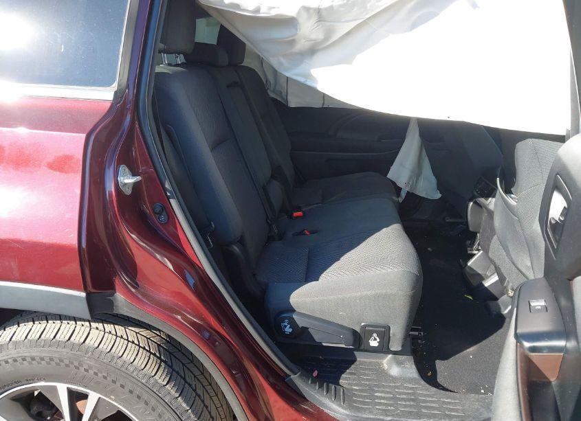 Photo 8 of 2017 Toyota Highlander LE (VIN 5TDBZRFH8HS429234)