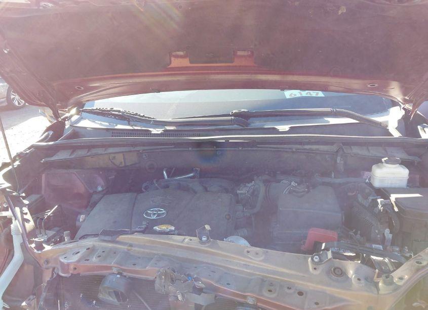 Photo 9 of 2017 Toyota Highlander LE (VIN 5TDBZRFH8HS429234)