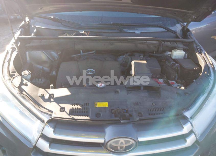 Photo 10 of 2017 Toyota Highlander LE (VIN 5TDBZRFH8HS472360)