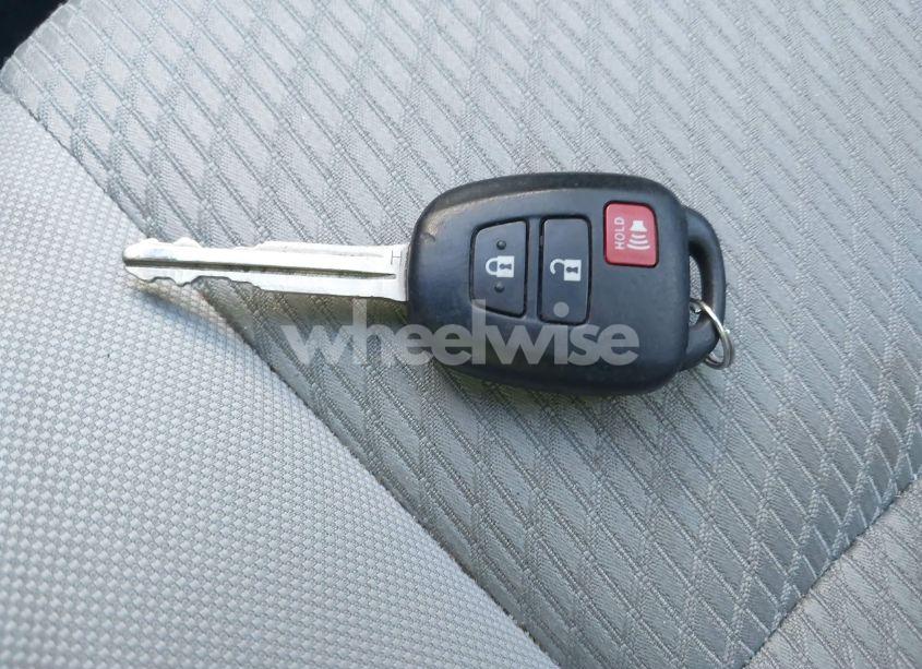 Photo 11 of 2017 Toyota Highlander LE (VIN 5TDBZRFH8HS472360)