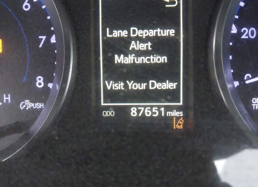 Photo 15 of 2018 Toyota Highlander LE (VIN 5TDBZRFH8JS877026)