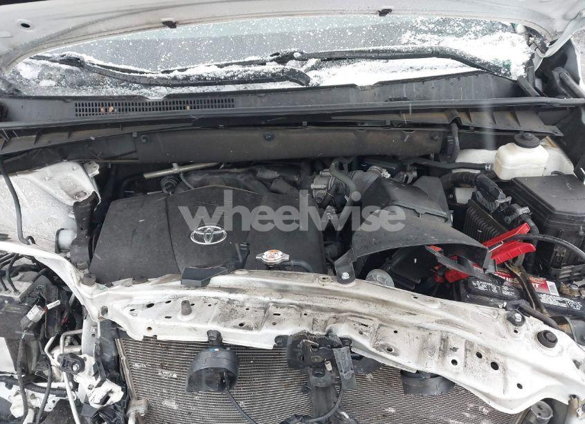 Photo 10 of 2019 Toyota Highlander LE (VIN 5TDBZRFH8KS919017)