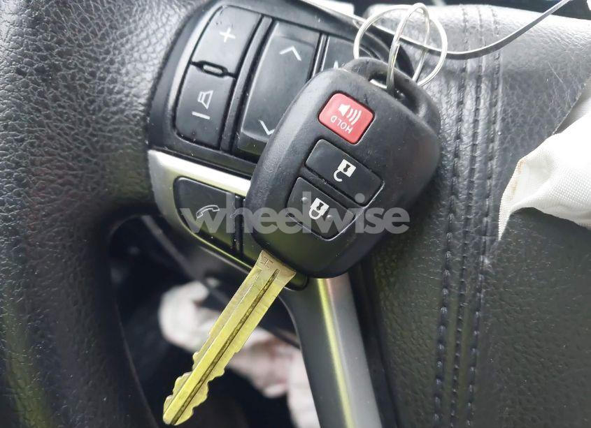 Photo 11 of 2019 Toyota Highlander LE (VIN 5TDBZRFH8KS919017)