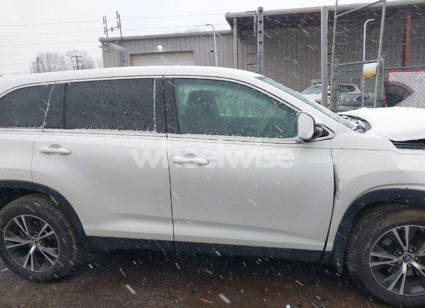 Photo 14 of 2019 Toyota Highlander LE (VIN 5TDBZRFH8KS919017)