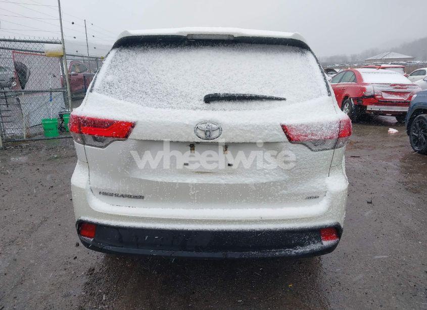 Photo 17 of 2019 Toyota Highlander LE (VIN 5TDBZRFH8KS919017)