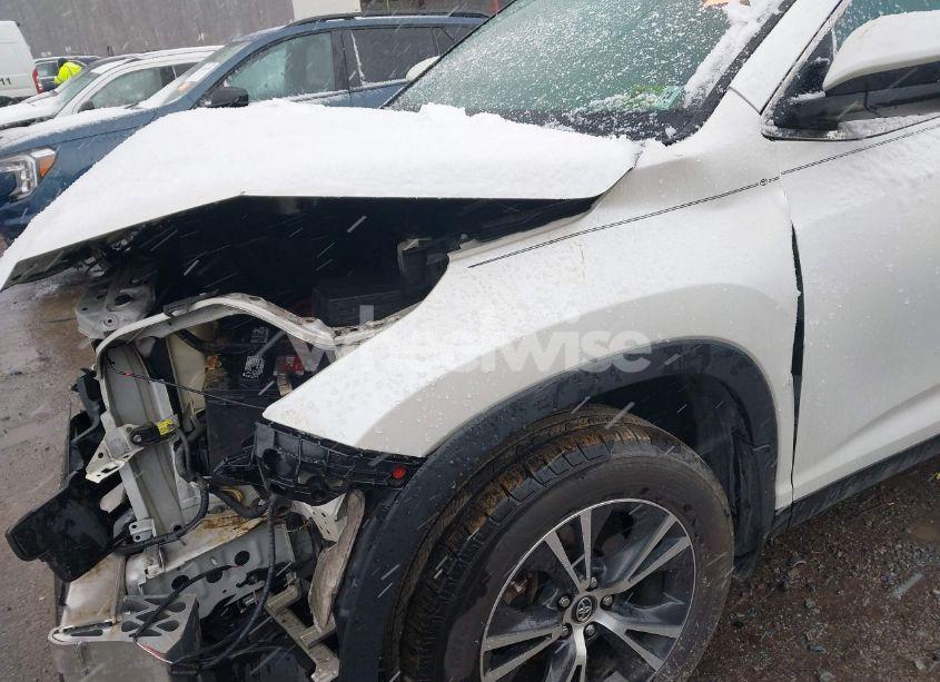 Photo 19 of 2019 Toyota Highlander LE (VIN 5TDBZRFH8KS919017)