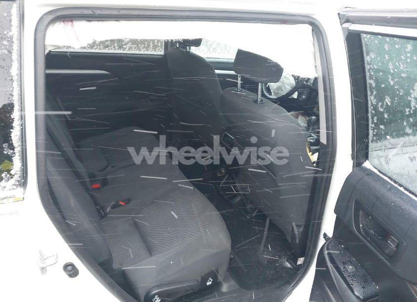 Photo 8 of 2019 Toyota Highlander LE (VIN 5TDBZRFH8KS919017)