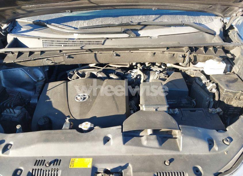 Photo 10 of 2019 Toyota Highlander LE (VIN 5TDBZRFH8KS978049)