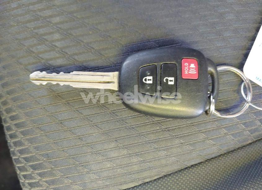 Photo 11 of 2019 Toyota Highlander LE (VIN 5TDBZRFH8KS978049)