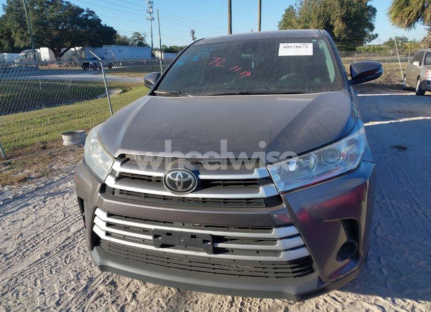 Photo 13 of 2019 Toyota Highlander LE (VIN 5TDBZRFH8KS978049)
