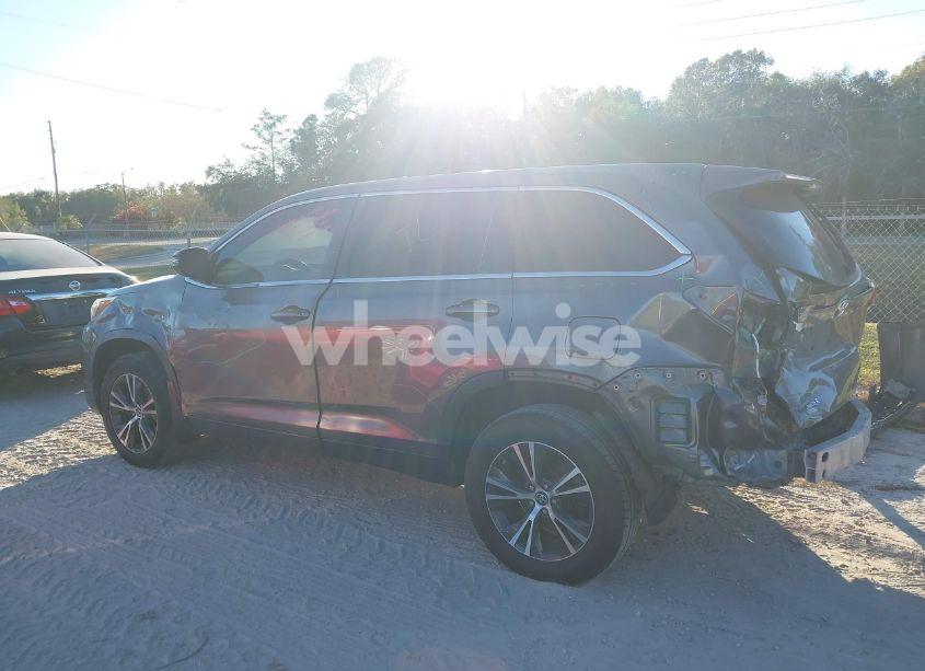 Photo 15 of 2019 Toyota Highlander LE (VIN 5TDBZRFH8KS978049)