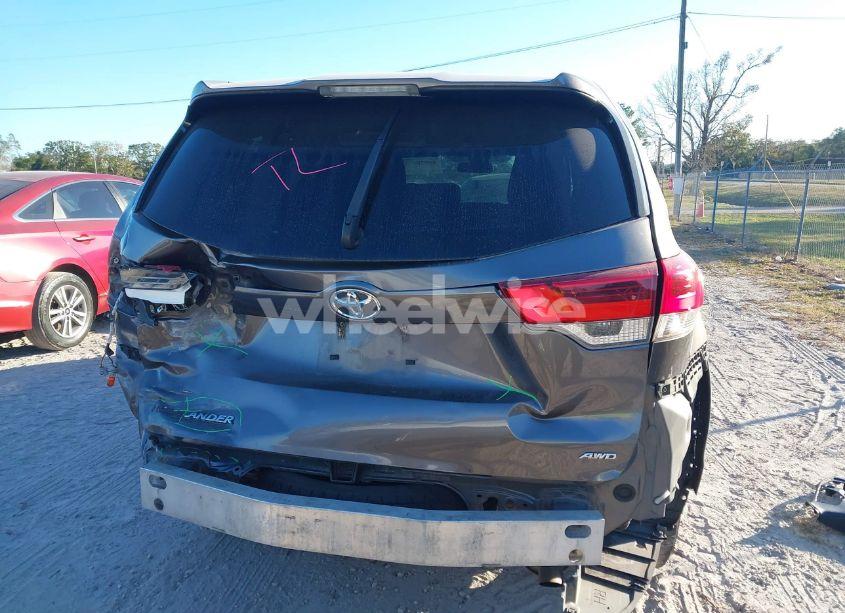 Photo 17 of 2019 Toyota Highlander LE (VIN 5TDBZRFH8KS978049)