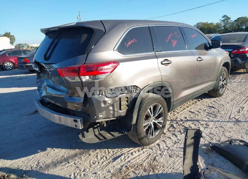 Photo 4 of 2019 Toyota Highlander LE (VIN 5TDBZRFH8KS978049)