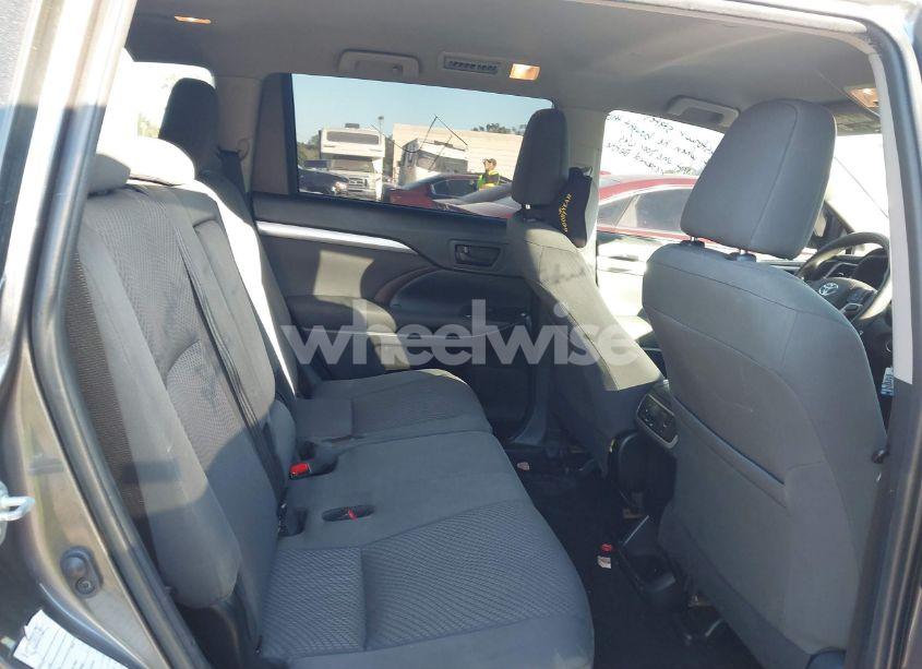 Photo 8 of 2019 Toyota Highlander LE (VIN 5TDBZRFH8KS978049)