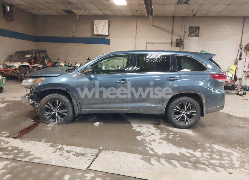 Photo 14 of 2017 Toyota Highlander LE (VIN 5TDBZRFH9HS360702)