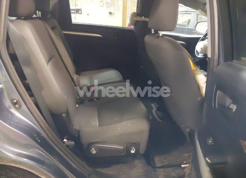 Photo 8 of 2017 Toyota Highlander LE (VIN 5TDBZRFH9HS360702)