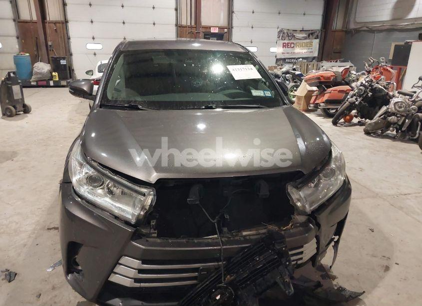 Photo 12 of 2017 Toyota Highlander LE (VIN 5TDBZRFH9HS449976)