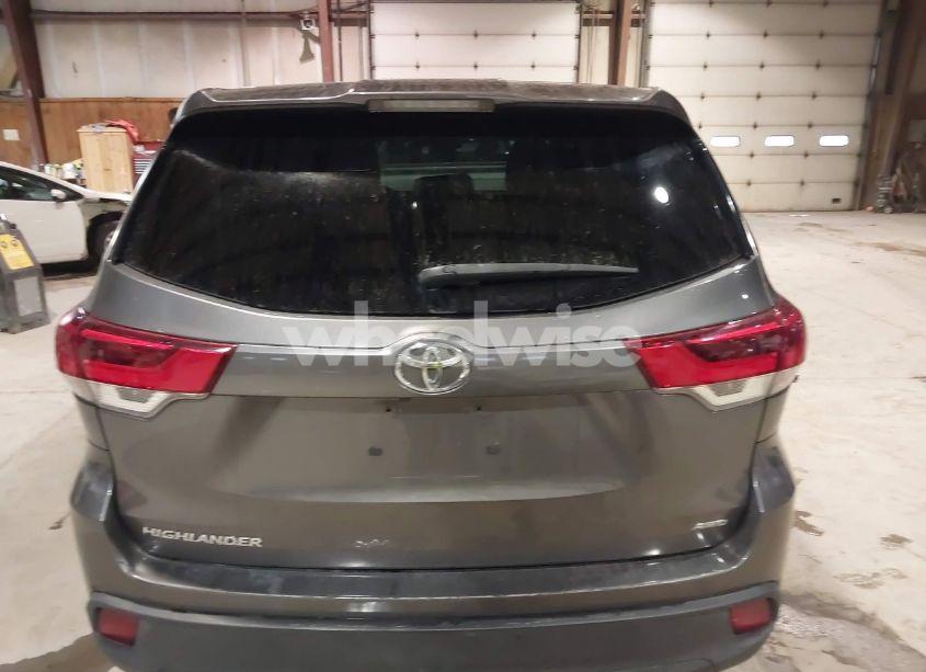 Photo 16 of 2017 Toyota Highlander LE (VIN 5TDBZRFH9HS449976)