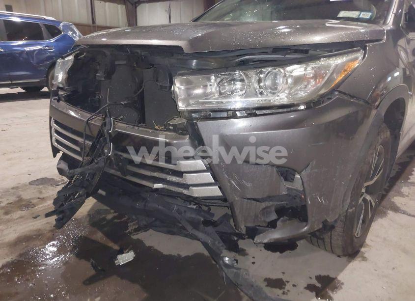 Photo 17 of 2017 Toyota Highlander LE (VIN 5TDBZRFH9HS449976)
