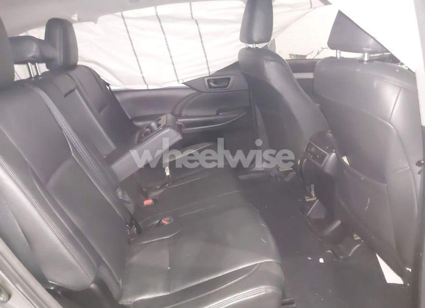 Photo 8 of 2017 Toyota Highlander LE (VIN 5TDBZRFH9HS449976)